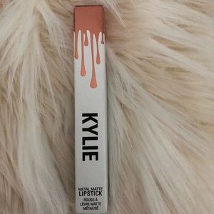 Kylie Metal Matte Lipstick (Color: King K)